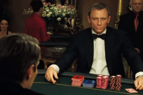 Популярная покерная сцена из фильма «Казино Рояль».